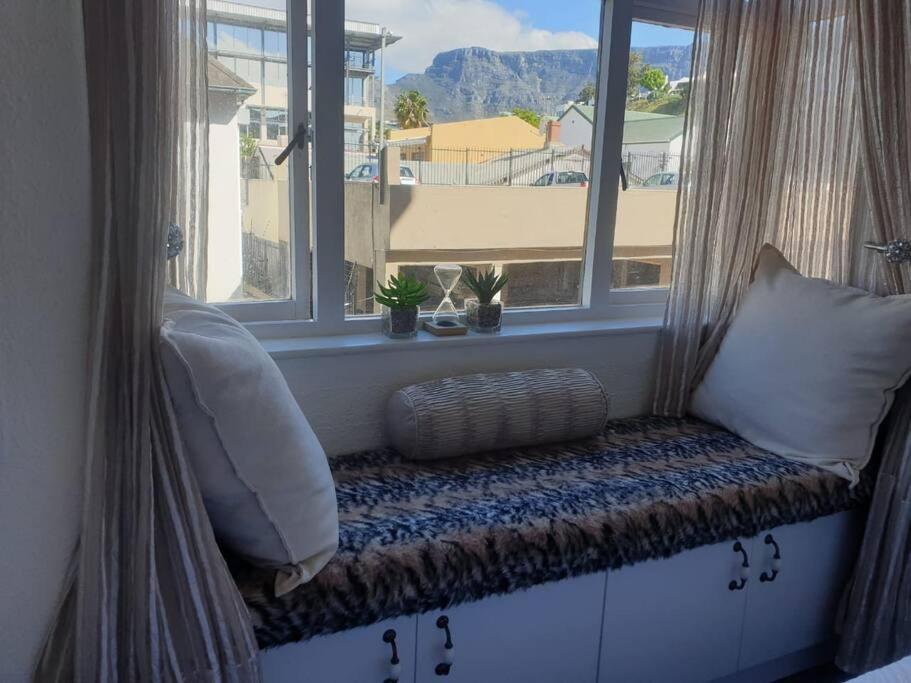 Greenpoint* 1 Bed * Short Walk to V&A Water Front, Cape Town (updated