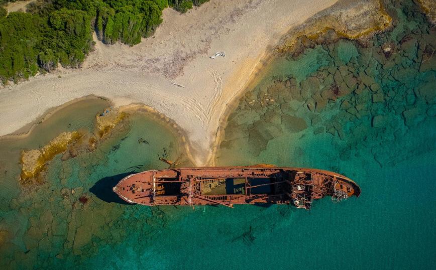an aerial view of a boat in the ocean at The Olive Yard in Gythio
