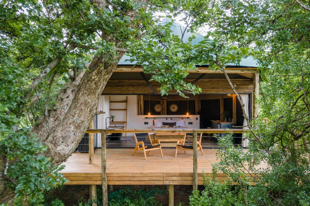 Balkón nebo terasa v ubytování Sasi Africa Luxury Tented Bush Lodge
