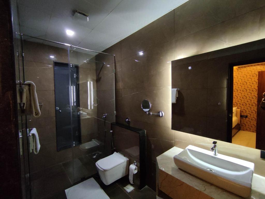 SILVER CLOUD - Double Room With Balcony (2 Adults + 1 Child)