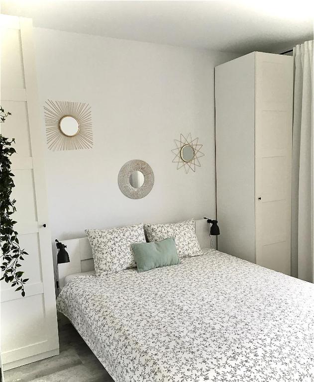 Posteľ alebo postele v izbe v ubytovaní Apartament Miętowa Zebra