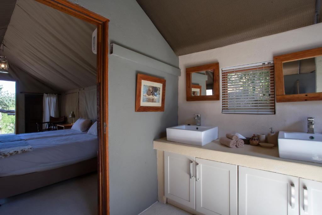Postel nebo postele na pokoji v ubytování MILIMA Big 5 Safari Lodge