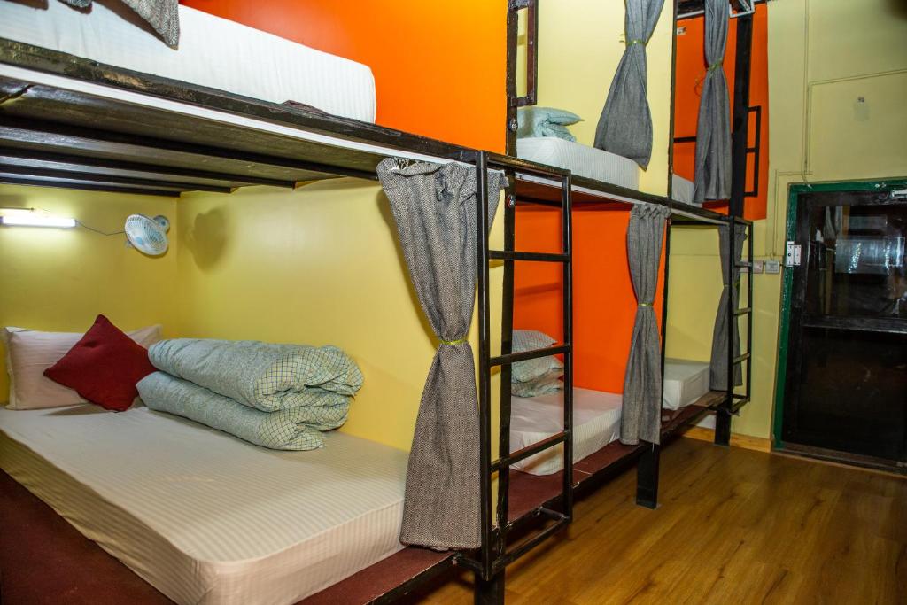 Postel nebo postele na pokoji v ubytování Trekkers Hostel