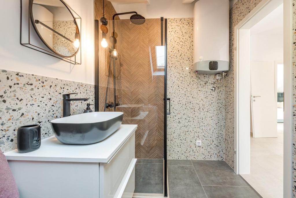 Kúpeľňa v ubytovaní Apartment Divine with sea view