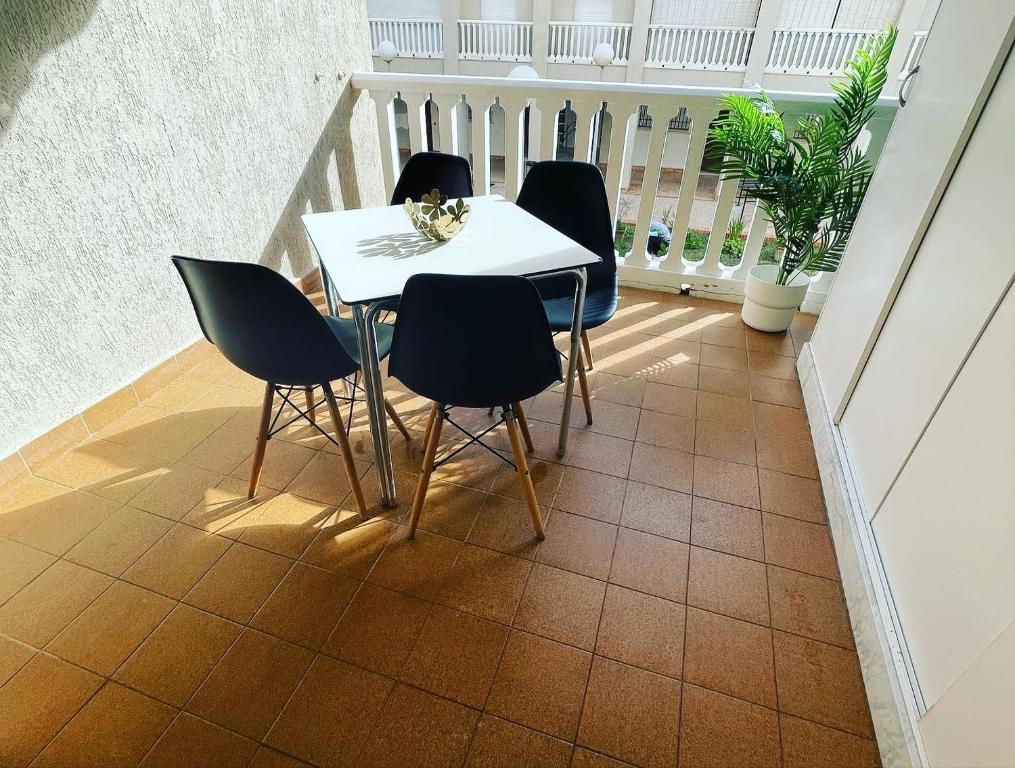 Balkon lub taras w obiekcie BALCON PLAYA Y PISCINA 2 Habitaciones IPANEMA PONDOS