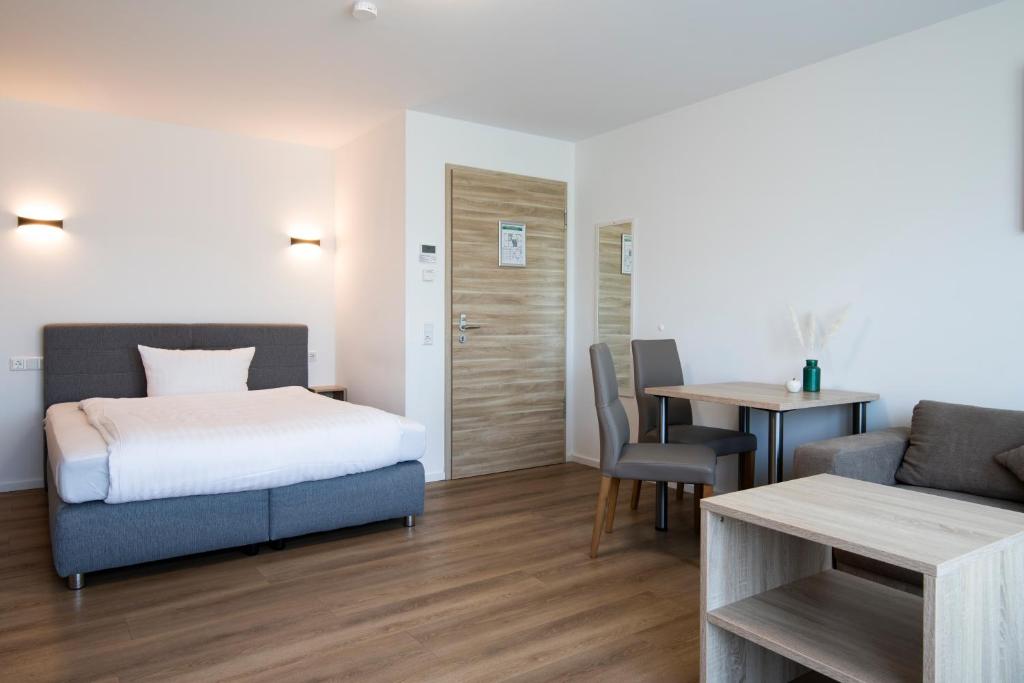 Postel nebo postele na pokoji v ubytování Smart & Stay Aparthotel Saarlouis Lisdorf - Self-Check-In - Free Parking