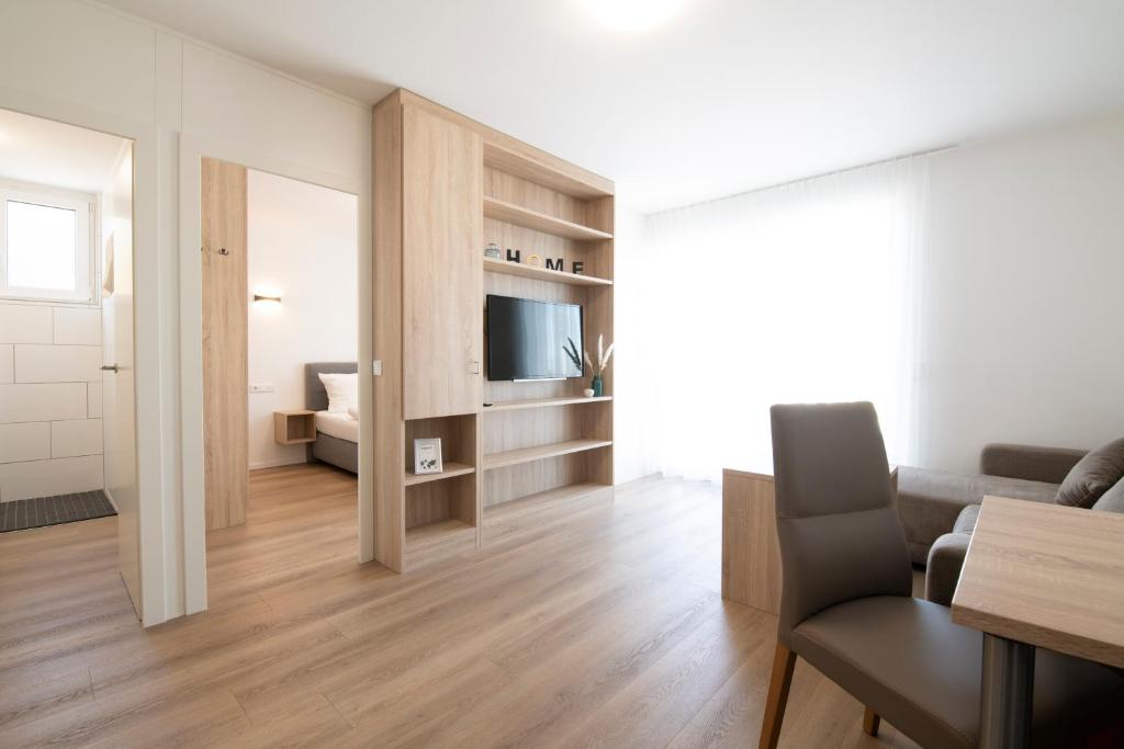 TV a/nebo společenská místnost v ubytování Smart & Stay Aparthotel Saarlouis Lisdorf - Self-Check-In - Free Parking
