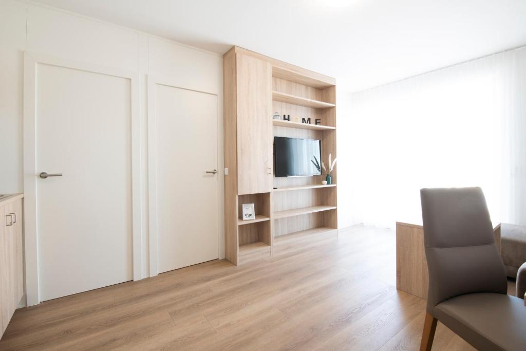 TV a/nebo společenská místnost v ubytování Smart & Stay Aparthotel Saarlouis Lisdorf - Self-Check-In - Free Parking