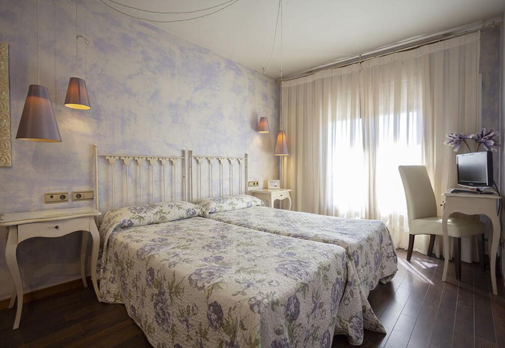 Postel nebo postele na pokoji v ubytování Hostal Los Canteros