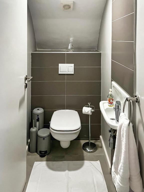 Turmalin Cottage Unit 2 - Three-Bedroom House