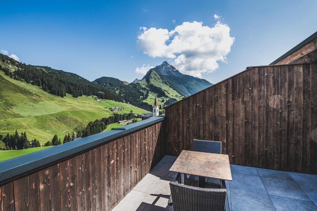 AlpenParks Hotel & Apartment Arlberg Warth mit Pool - 18