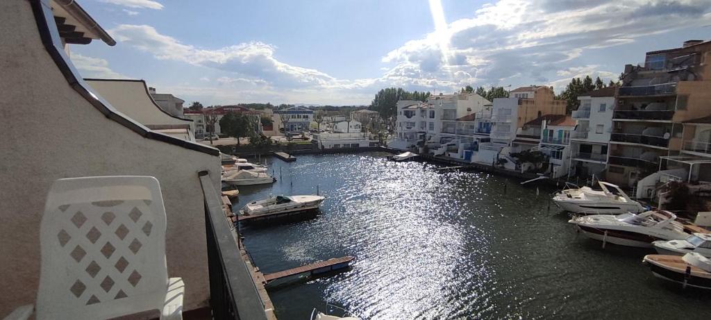 Fotografia z galérie ubytovania Gloria Crespo Port Banyuls vista al canal v destinácii Empuriabrava