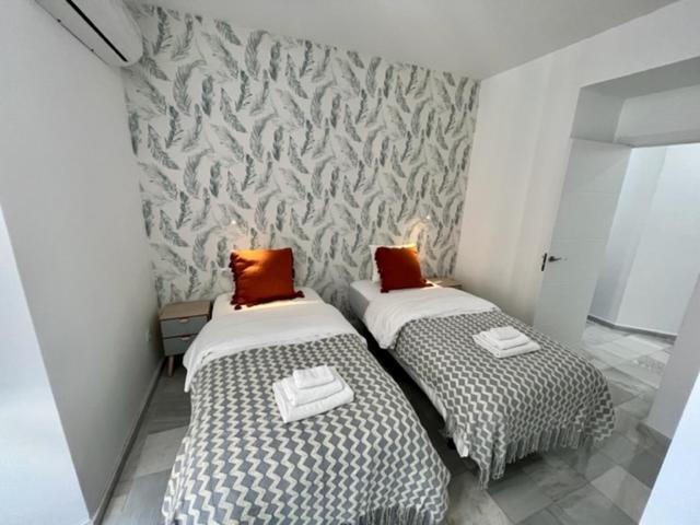 Postel nebo postele na pokoji v ubytování AD1B Arenal 3br apartment, 250 mtrs from Cathedral