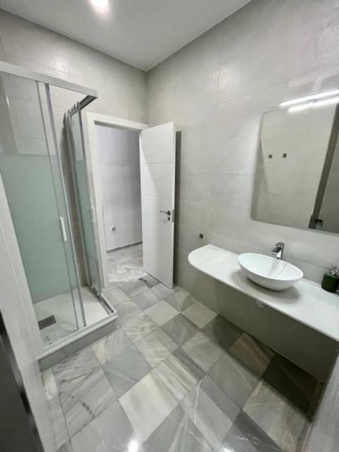 Koupelna v ubytování AD1B Arenal 3br apartment, 250 mtrs from Cathedral