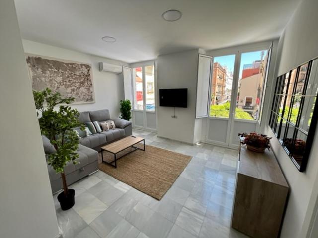 TV a/nebo společenská místnost v ubytování AD1B Arenal 3br apartment, 250 mtrs from Cathedral