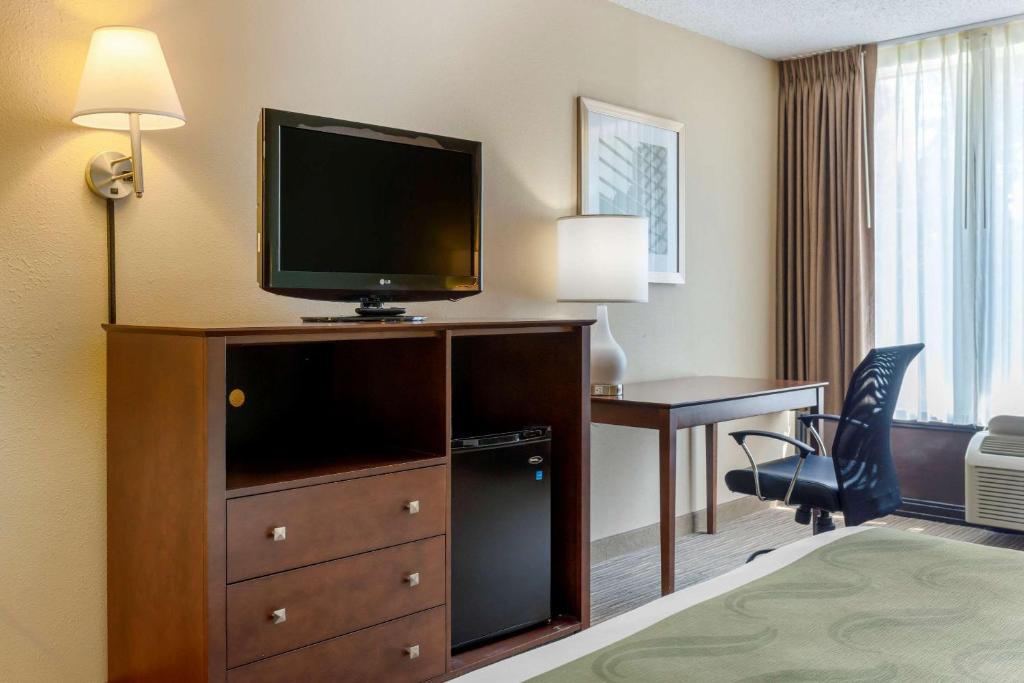 Quality Inn Harrison North - King Room - Non-Smoking