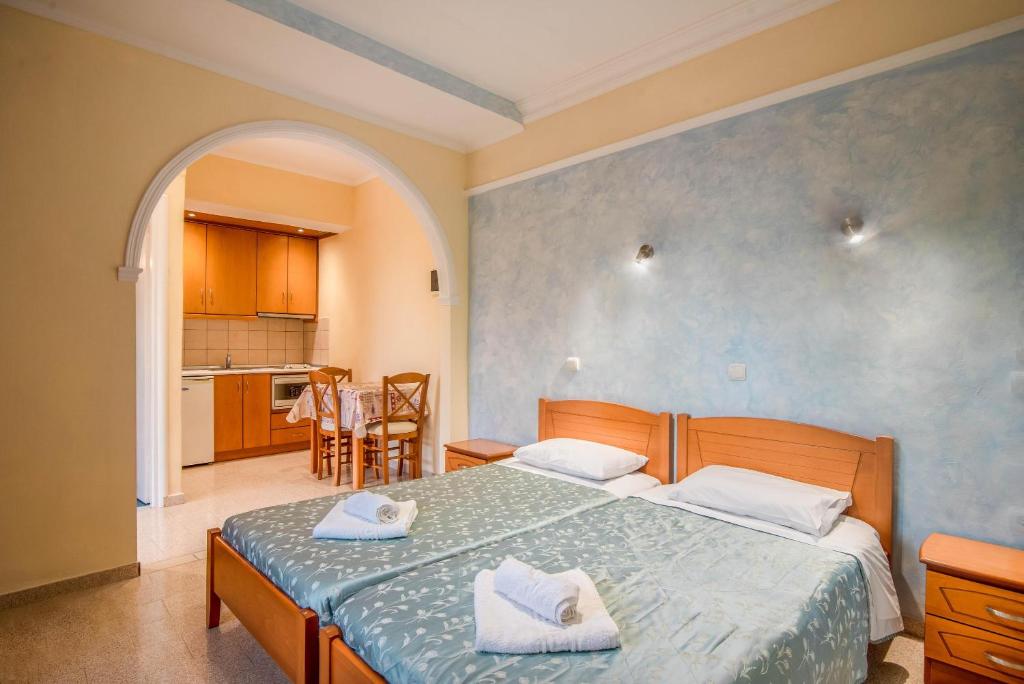 Uma cama ou camas num quarto em Bozikis Studios