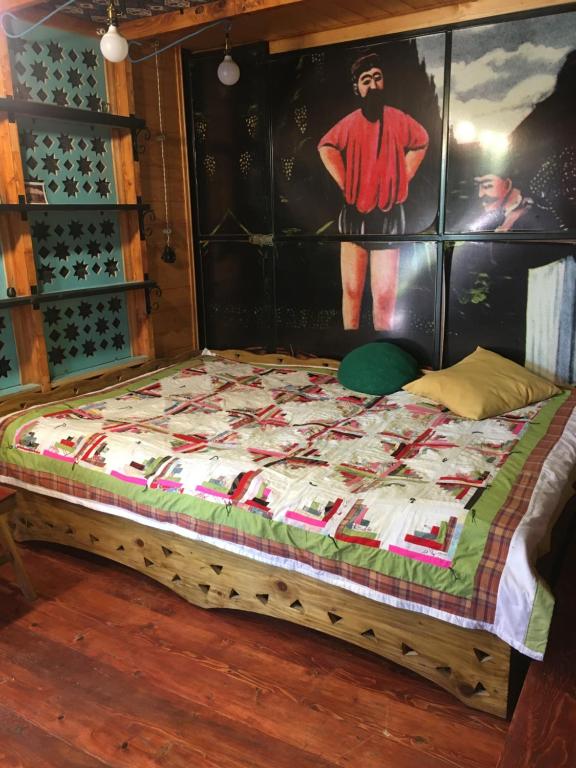 Postel nebo postele na pokoji v ubytování Guesthouse AISI in Lagodekhi