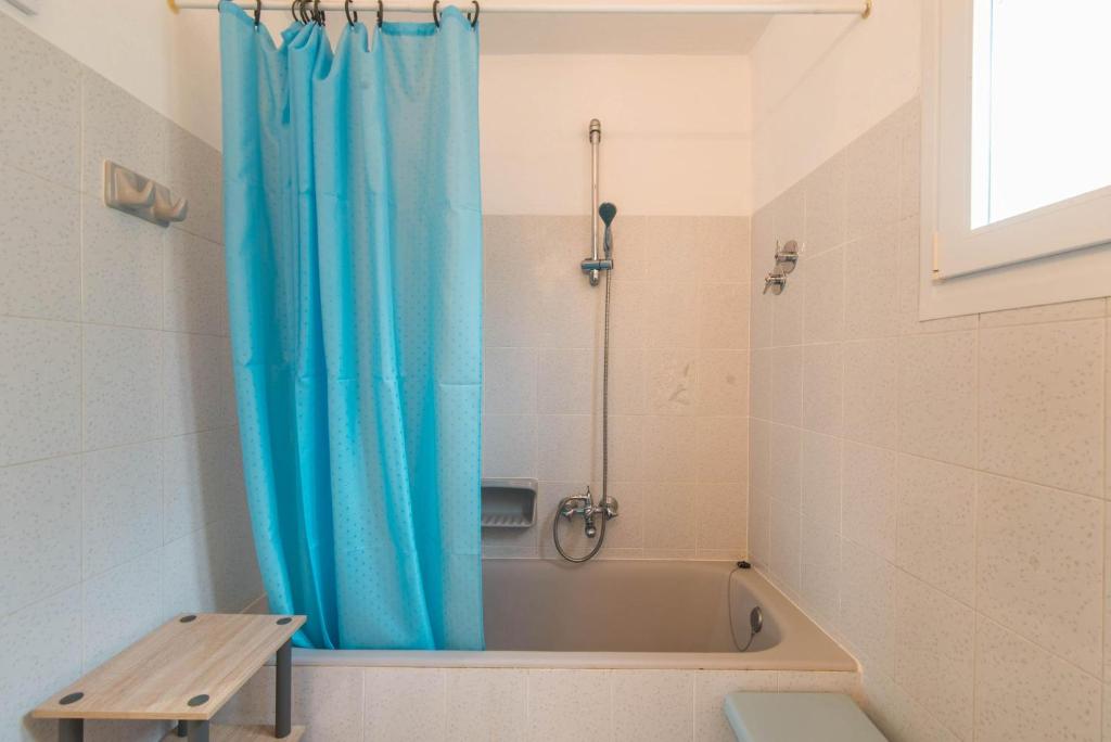 A bathroom at Bozikis Apartments