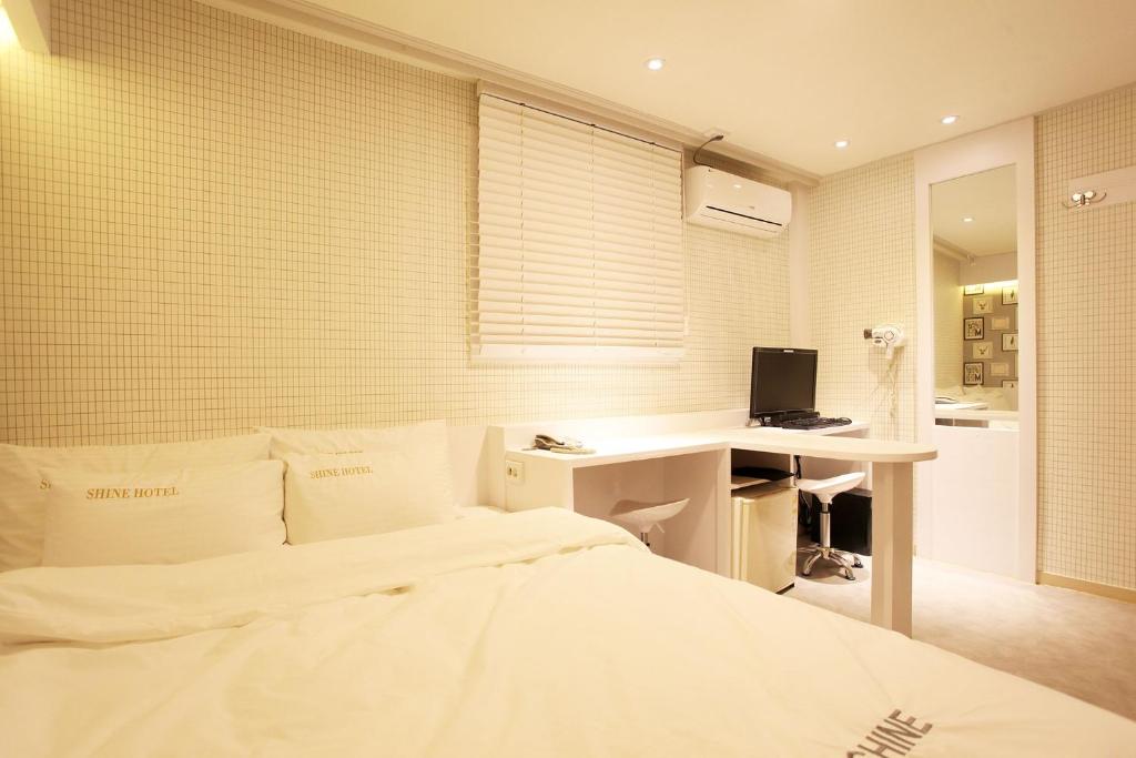 Shine Hotel - Housity