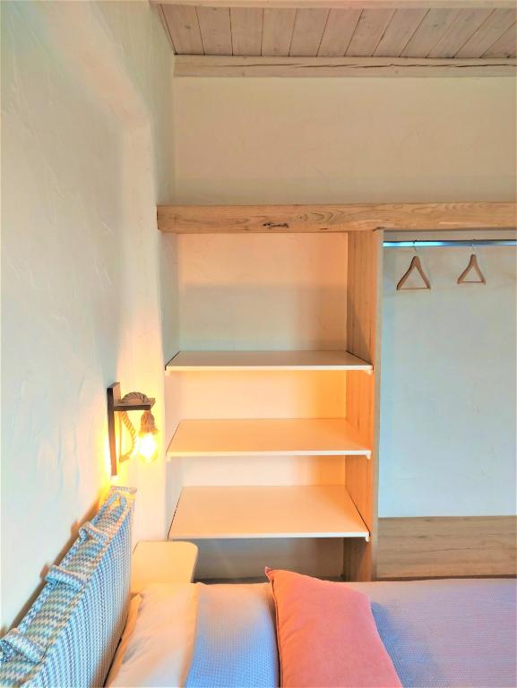 Postel nebo postele na pokoji v ubytování Mosaic Suites