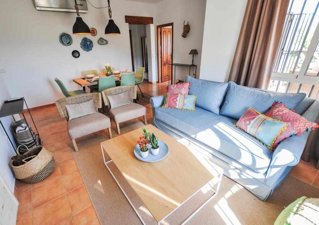 Posezení v ubytování Paredones Casa Rural Caminito del Rey