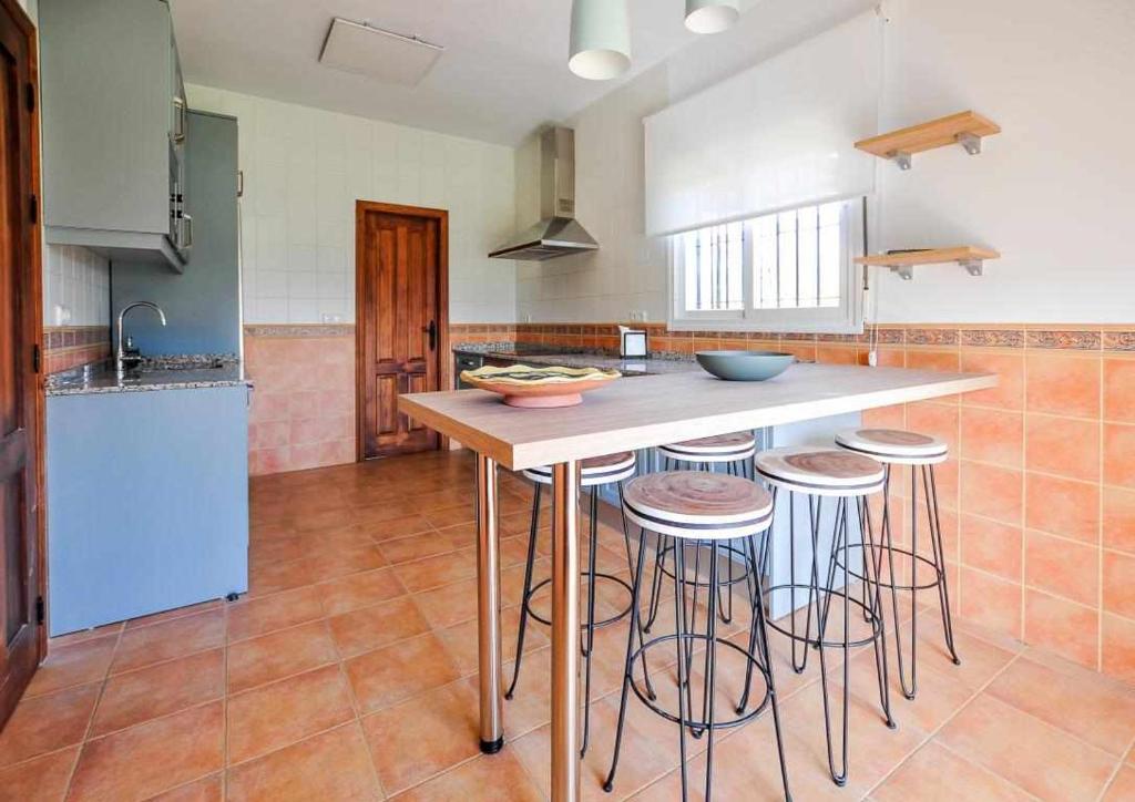 Kuchyň nebo kuchyňský kout v ubytování Paredones Casa Rural Caminito del Rey