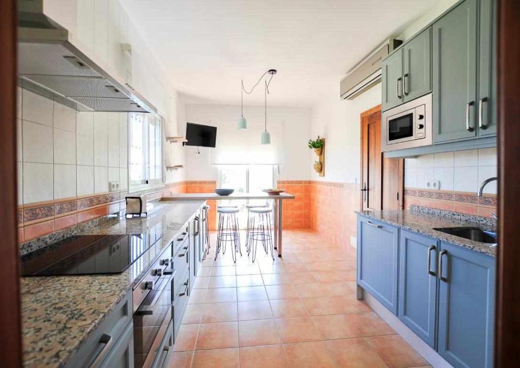 Kuchyň nebo kuchyňský kout v ubytování Paredones Casa Rural Caminito del Rey