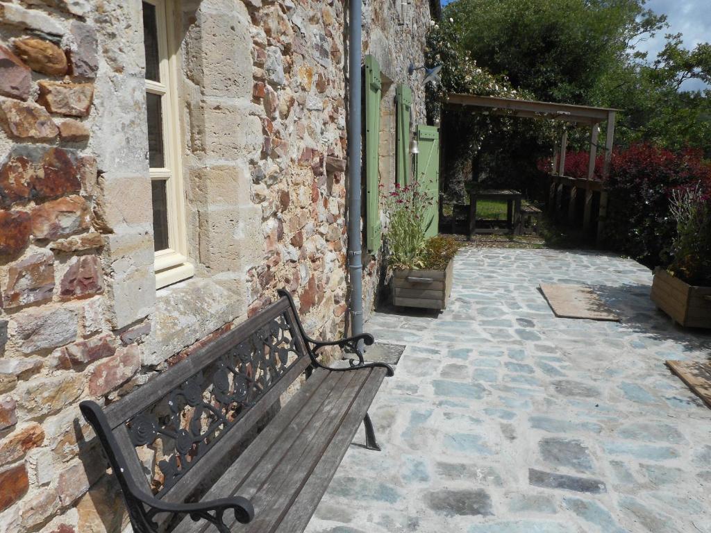 Fotografie z fotogalerie ubytování Prieure St Pierre de La Luthumiere v destinaci Brix