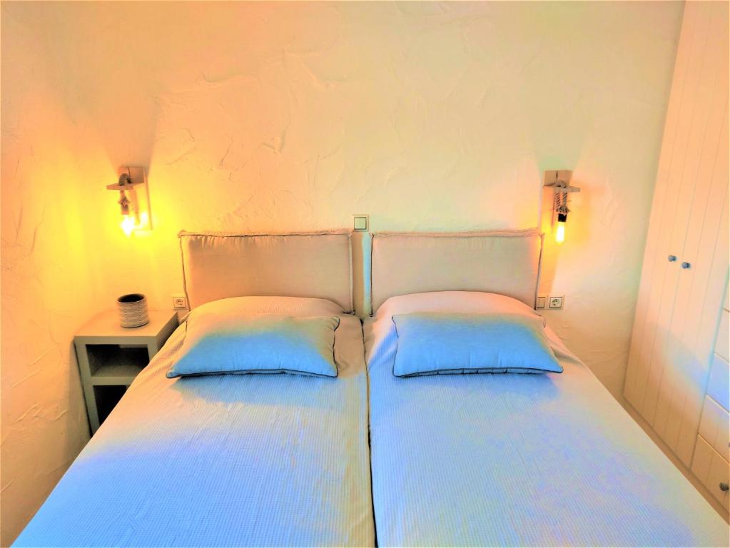 Postel nebo postele na pokoji v ubytování Mosaic Suites