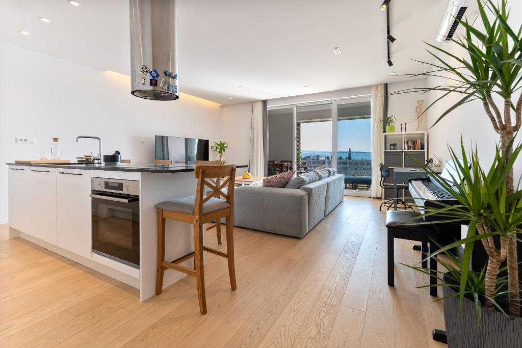Luxury seaside apartment with a private garage, Split (updated prices 2024)