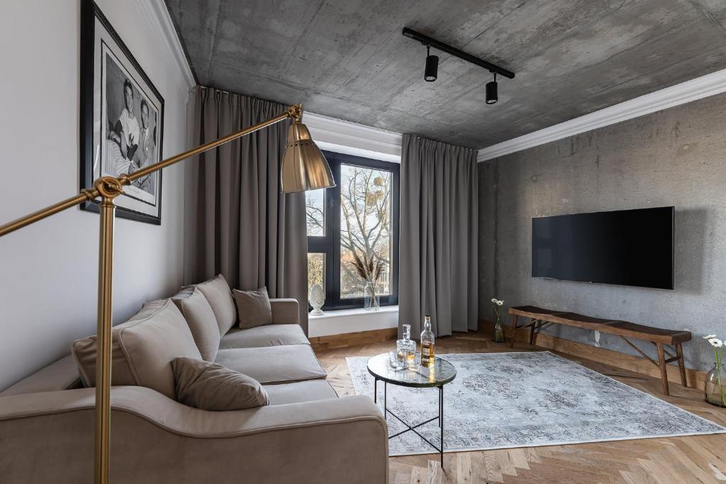 Televízia a/alebo spoločenská miestnosť v ubytovaní Apartamenty Przystanek Przy Klifie