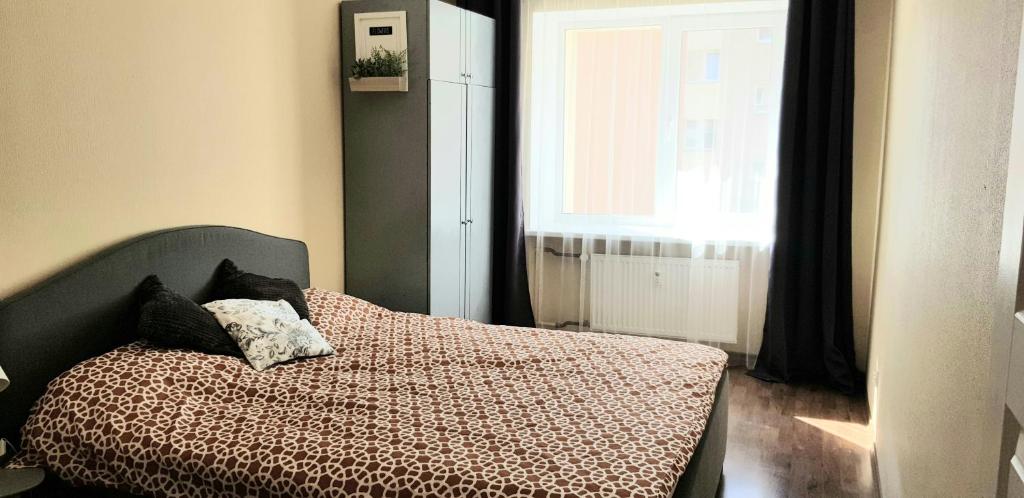 Postel nebo postele na pokoji v ubytování Ventspilio apartamentai