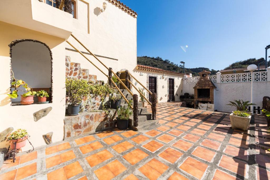 Luxury Home - Pool Parking & Tennis Court, Las Palmas ...
