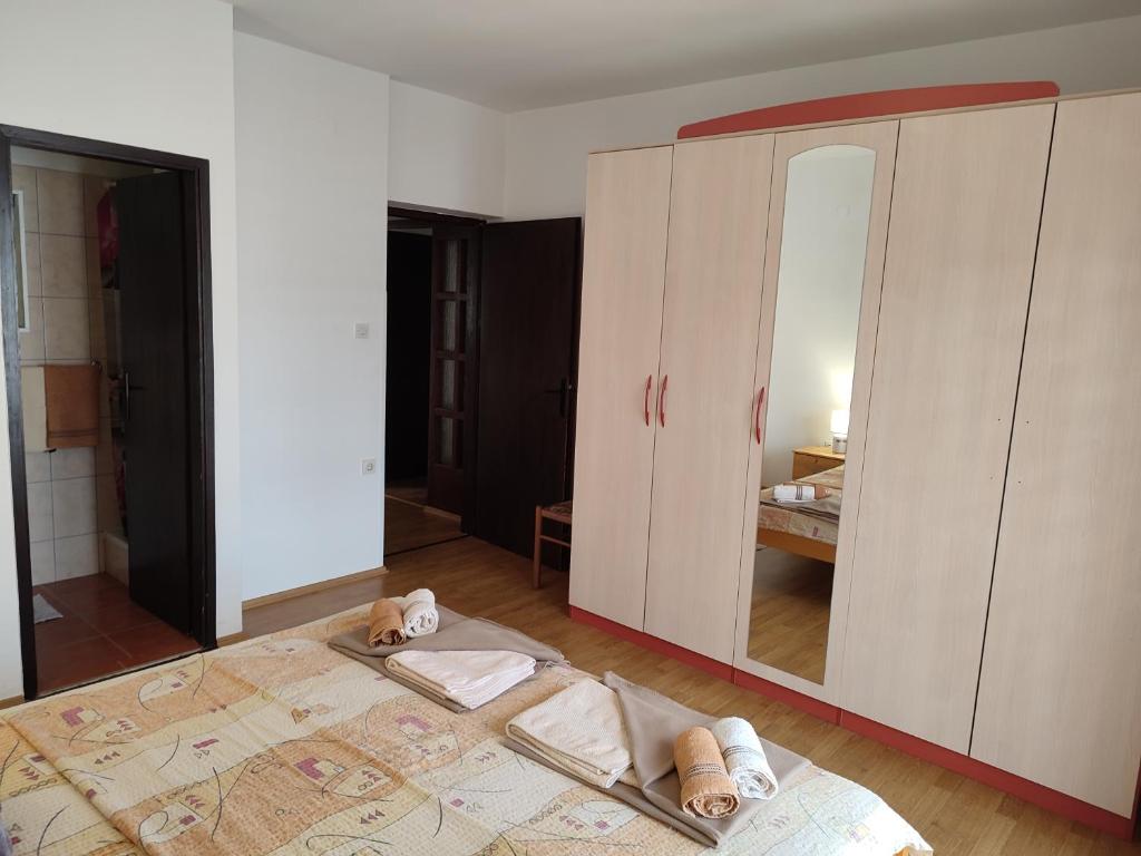 Postel nebo postele na pokoji v ubytování Apartments Luka