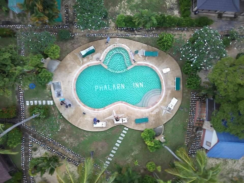 Bazén v ubytování Phalarn Inn Resort nebo v jeho okolí