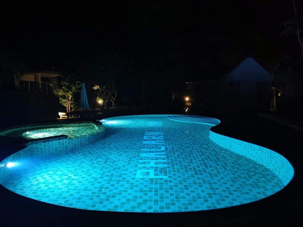 Bazén v ubytování Phalarn Inn Resort nebo v jeho okolí