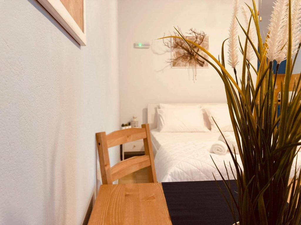 Postel nebo postele na pokoji v ubytování Kea Houses View - Μαγευτική Θέα στο Αιγαίο Πέλαγος ΦΟΙΡΑ ΚΑΤΩ ΜΕΡΙΑ ΚΕΑΣ