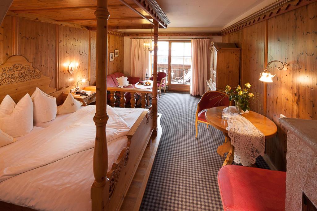 Postel nebo postele na pokoji v ubytování Das Traditionshotel Schwarzer Adler