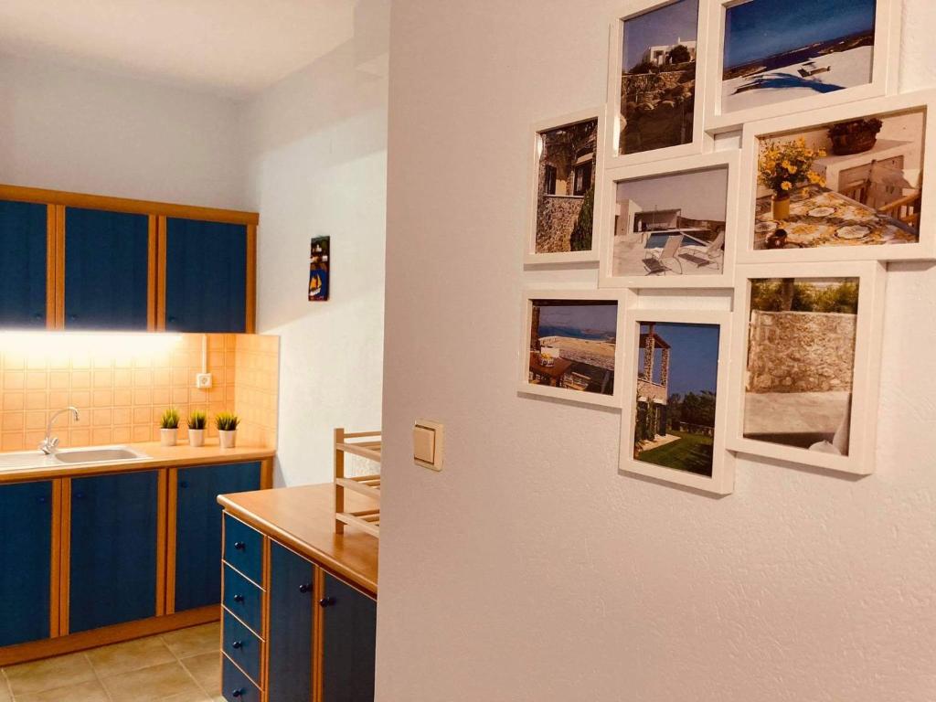 Kuchyň nebo kuchyňský kout v ubytování Kea Houses View - Μαγευτική Θέα στο Αιγαίο Πέλαγος ΦΟΙΡΑ ΚΑΤΩ ΜΕΡΙΑ ΚΕΑΣ