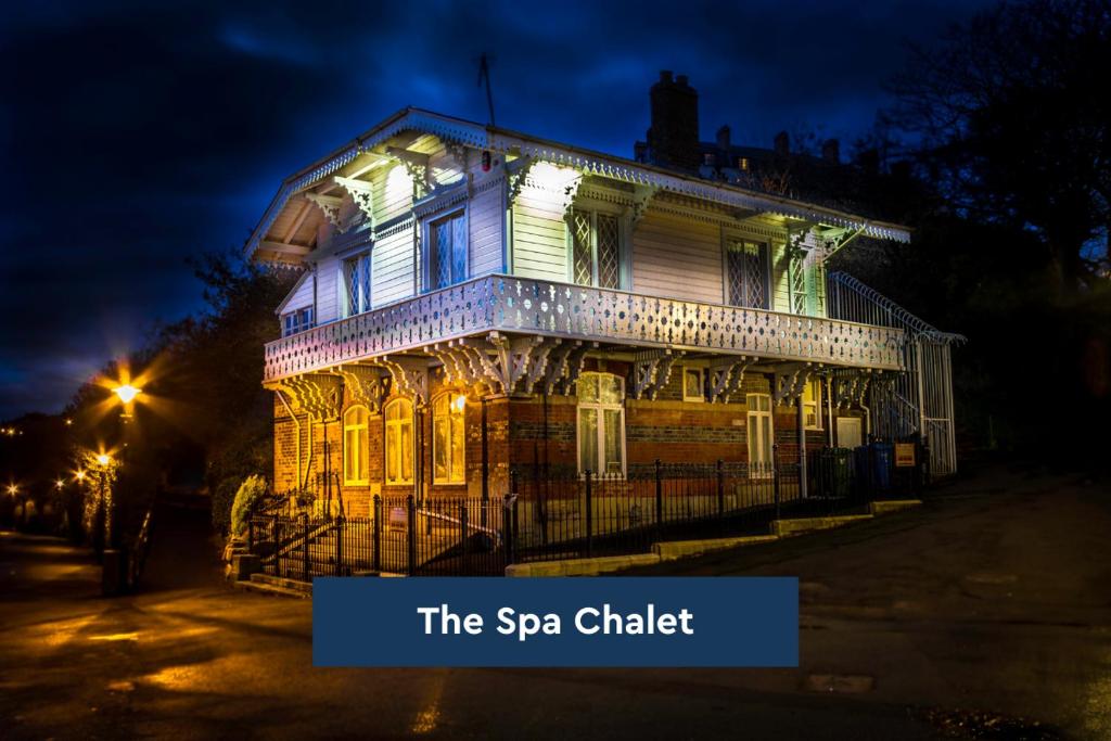 The Spa Chalet Scarborough Hot tub, pool, gym, beach location - Five-Bedroom House