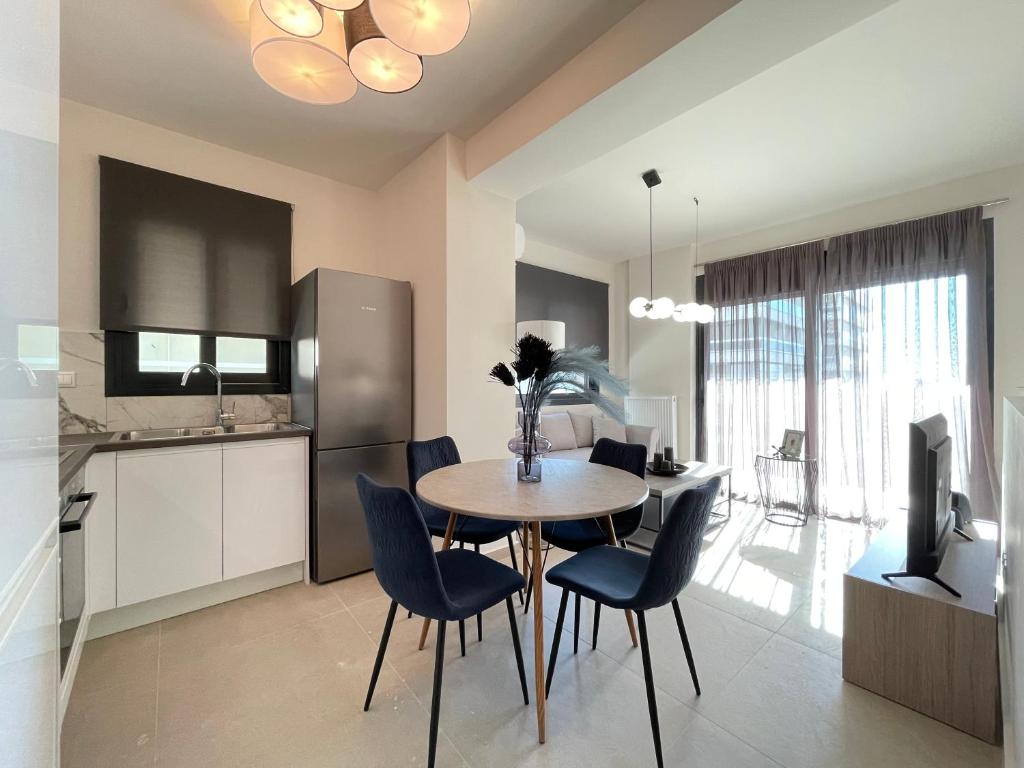 Modern Apartments near Marina Flisvos - Maisonette的天气