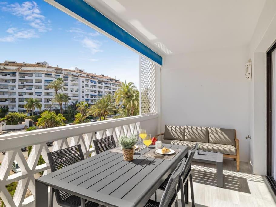 Balkón alebo terasa v ubytovaní Stylish Sea view apartment in Playas del Duque