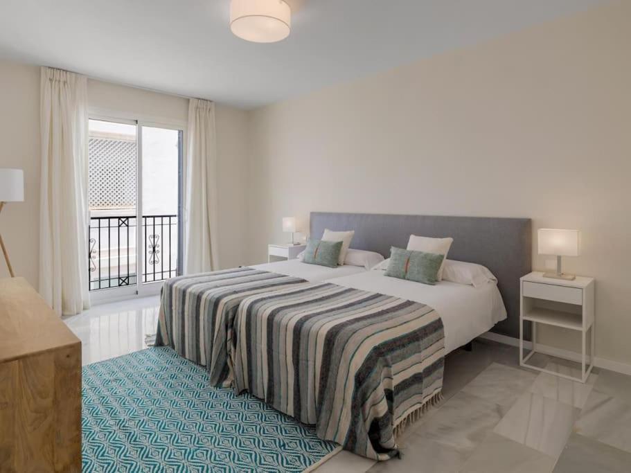 Posteľ alebo postele v izbe v ubytovaní Stylish Sea view apartment in Playas del Duque