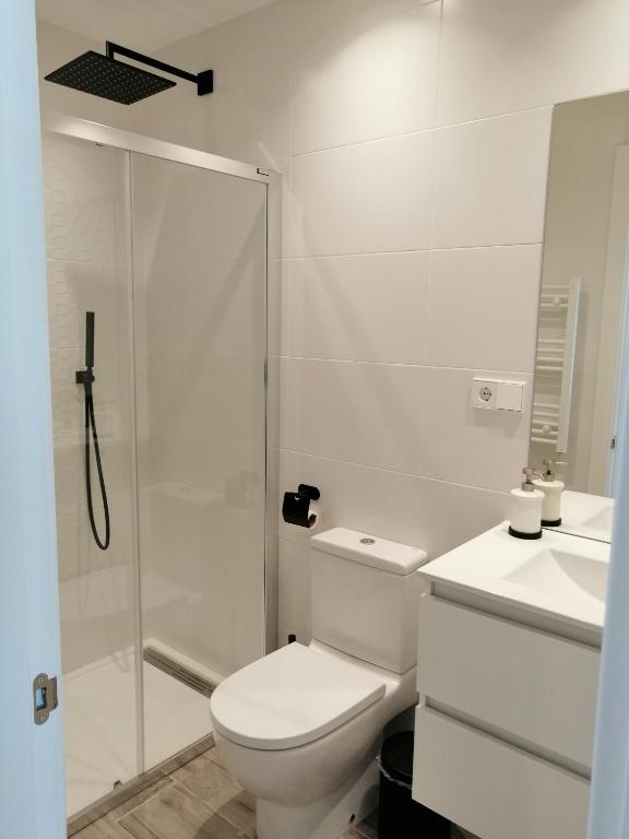 A bathroom at Dindurra Gijón Centro-Parking gratuito