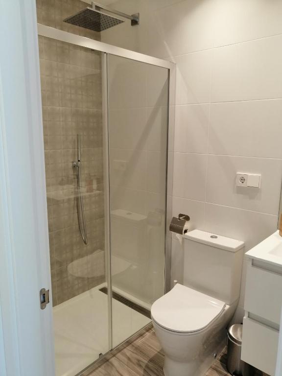 A bathroom at Dindurra Gijón Centro-Parking gratuito