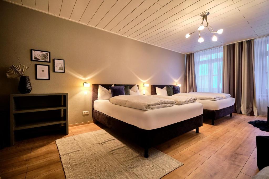 Tempat tidur dalam kamar di Hotel Roter Hahn