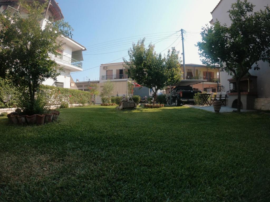 Vonkajšia záhrada v ubytovaní MAGDALINOS APPARTMENTS
