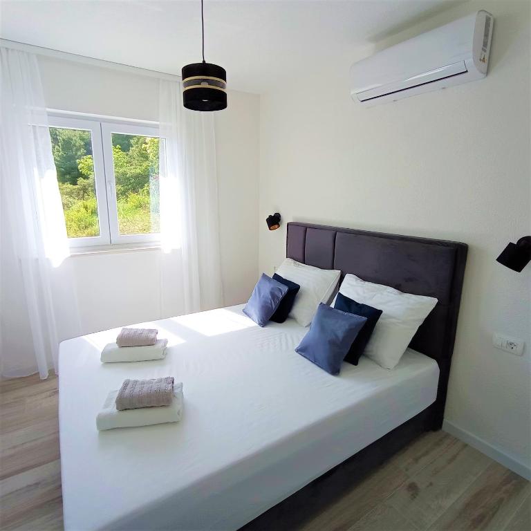 Posteľ alebo postele v izbe v ubytovaní Apartments Mirko