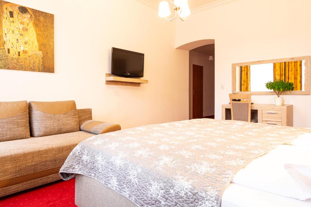 Postel nebo postele na pokoji v ubytování Hotel Klimt